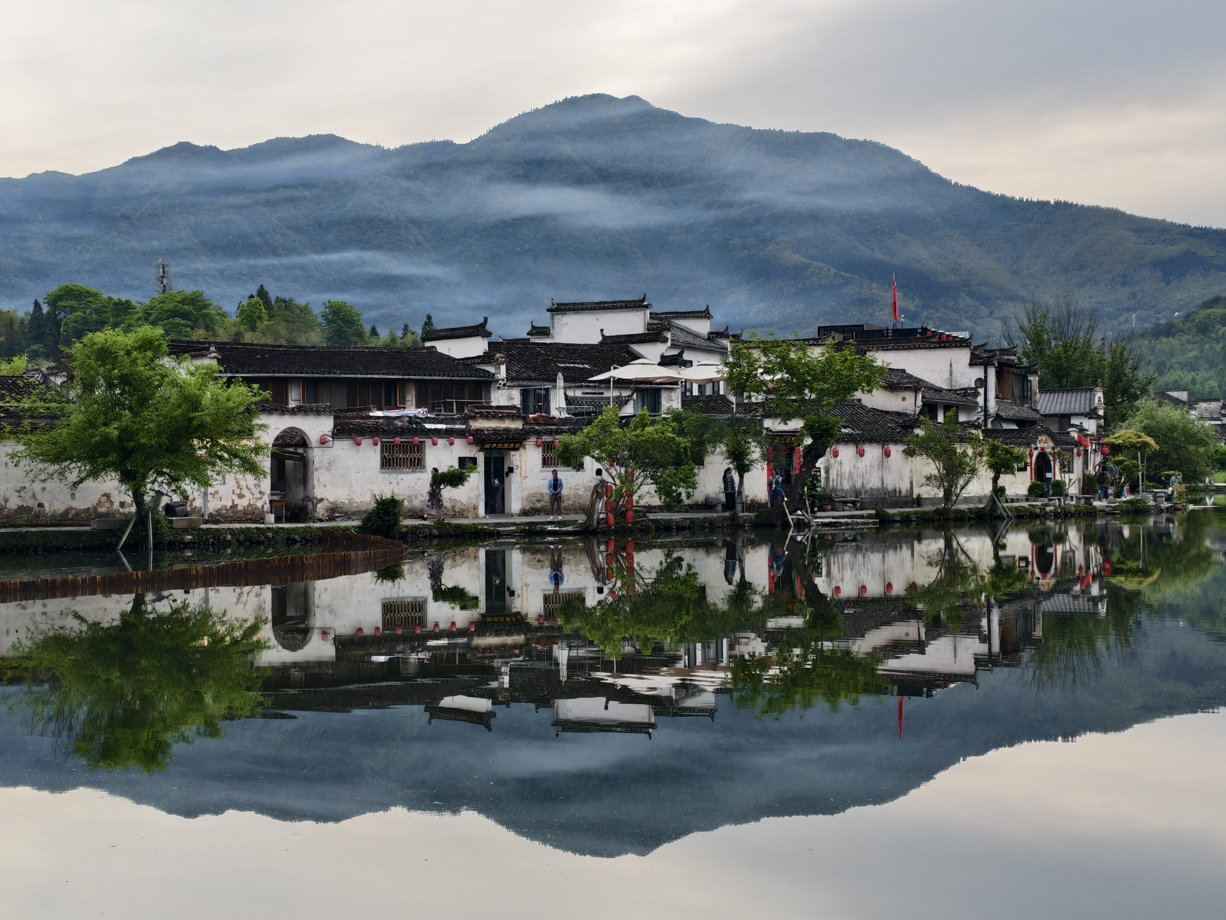 黄山日出 · 宏村水墨夜景